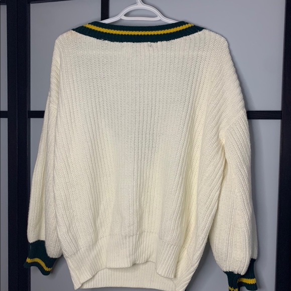 Size S-M Oversized, Low V, Sweatshirt🐝 - Picture 2 of 3